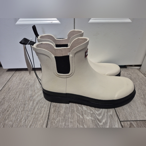 Canadiana Womens Cream Rubber Rain Water Puddle Chelsea Boots with Black Sole - Picture 3 of 6